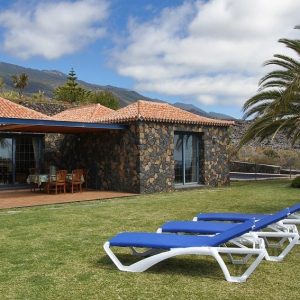 Außenansicht-Casa-Amalia-Ferienhaus-La-Palma